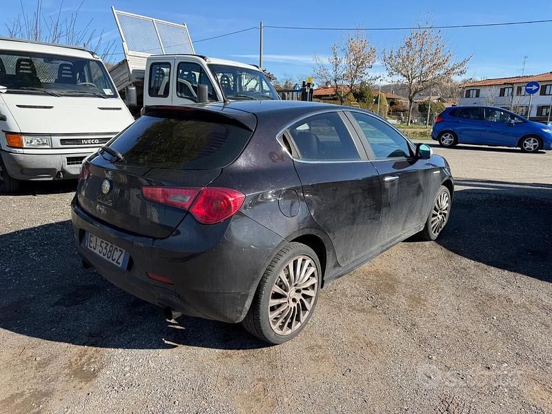 Usata Alfa Romeo Giulietta Progression 140 CV (102 kW) 2011 Nero Utilitaria
