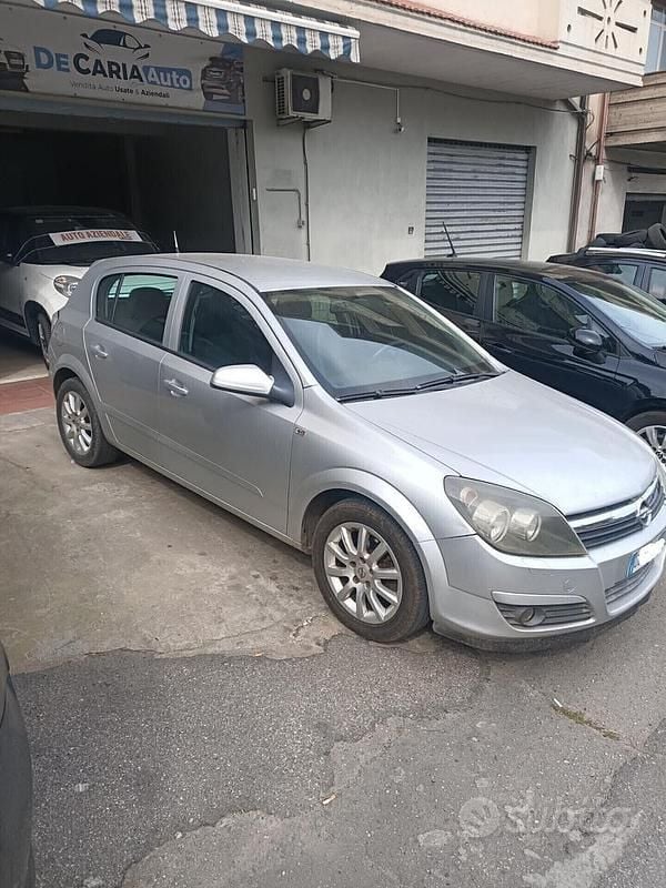 Usata Opel Astra Club 90 CV (66 kW) 2008 Grigio Berlina
