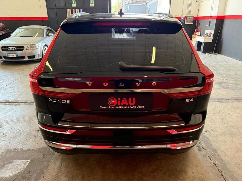 Usado Volvo XC60 Momentum 197 CV (144 kW) 2021 Negro SUV