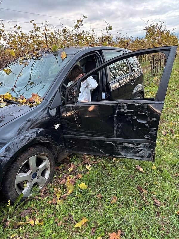 Usata Ford Fiesta 2005 Nero Berlina