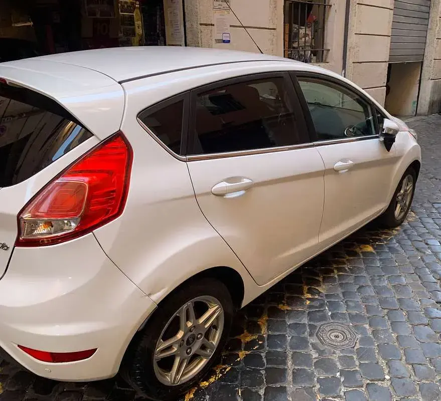 Usata Ford Fiesta Titanium 92 CV (67 kW) 2013 Bianco Berlina