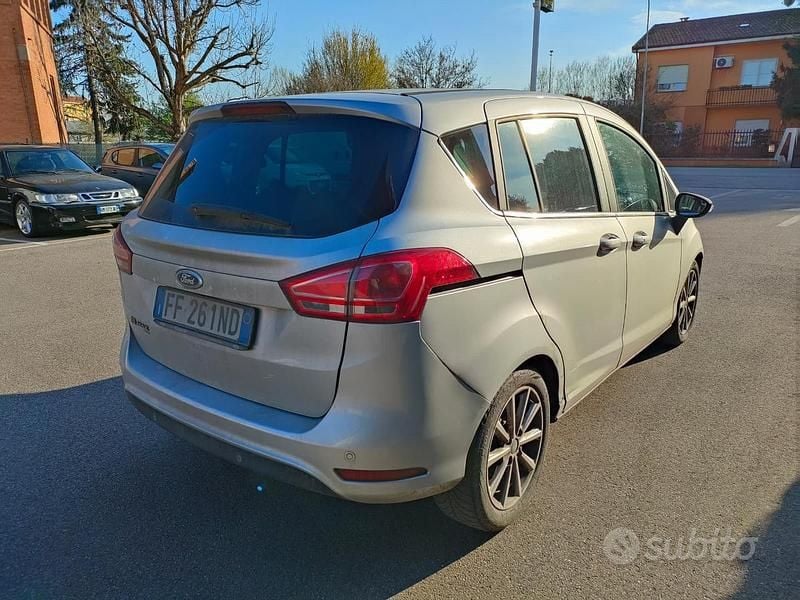 Usata Ford B-MAX Titanium 90 CV (66 kW) 2016 Grigio Monovolume