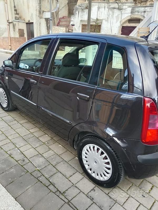 Usata Lancia Musa 90 CV (66 kW) 2005 Marrone Monovolume