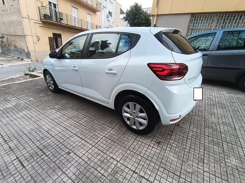Begagnad Dacia Sandero Expression 66 HK (48 kW) 2024 Vit Sedan