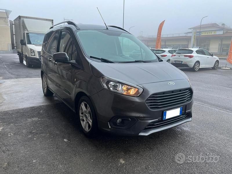 Usata Ford Tourneo Courier 101 CV (74 kW) 2019 Grigio Monovolume