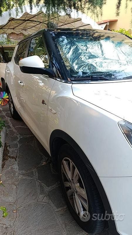 Usata Ssangyong (KGM) Tivoli 128 CV (94 kW) 2017 Bianco SUV
