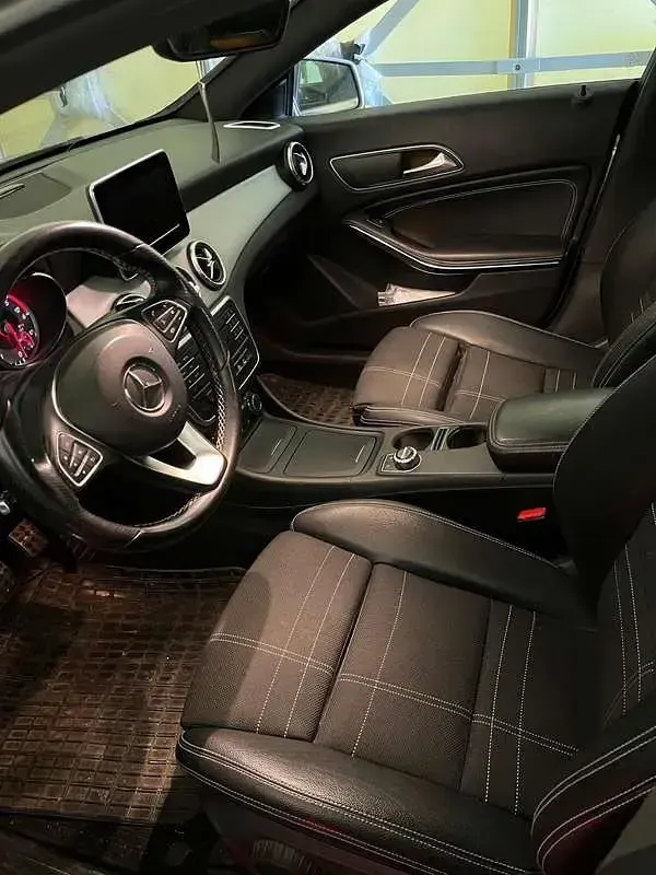 Usata Mercedes CLA200 Shooting Brake AMG line 136 CV (100 kW) 2016 Argento Station wagon