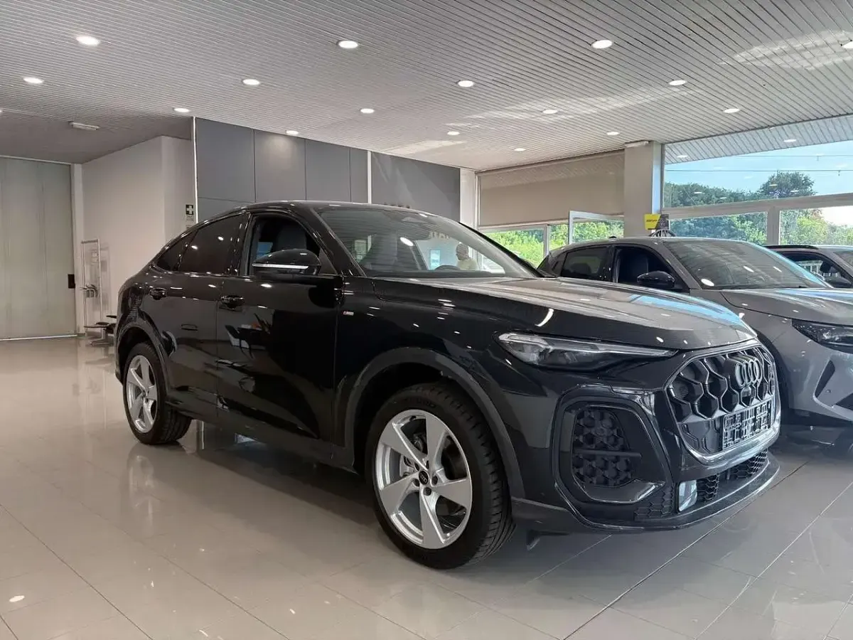 Nuova Audi Q5 S-Line 204 CV (150 kW) 2026 Nero mythos metallizzato SUV