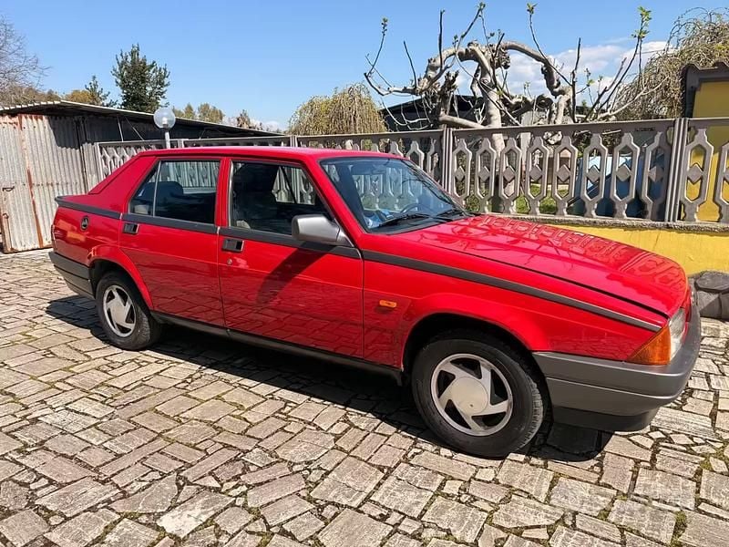 Usata Alfa Romeo 75 110 CV (80 kW) 1990 Rosso Berlina