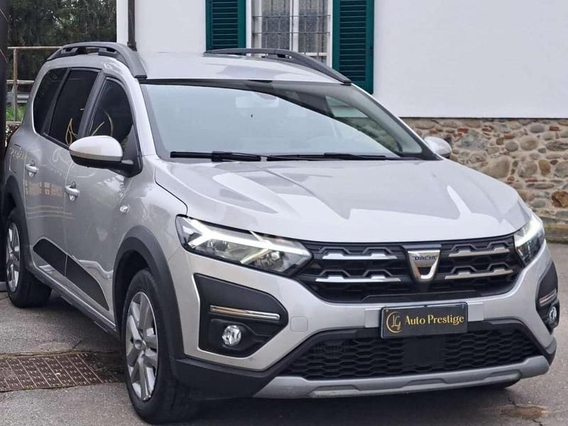 Usata Dacia Jogger Comfort 101 CV (74 kW) 2022 Argento Monovolume