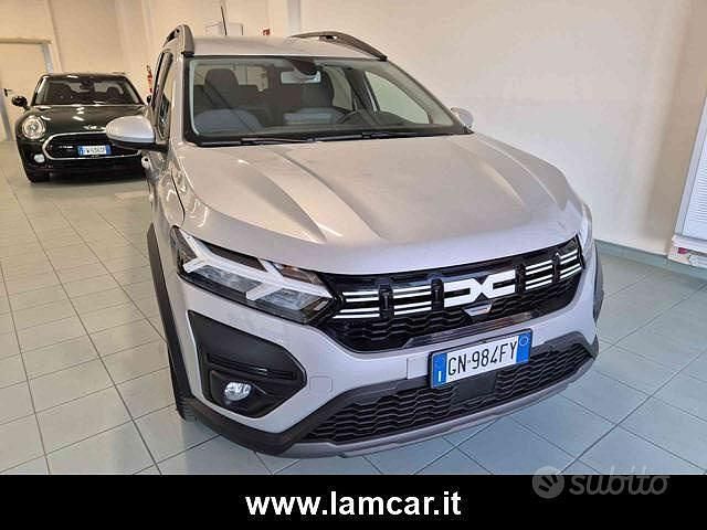 Usata Dacia Jogger Expression 110 CV (80 kW) 2023 Grigio metallizzato Monovolume