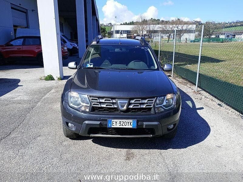 Usata Dacia Duster Lauréate 104 CV (76 kW) 2015 Grigio SUV