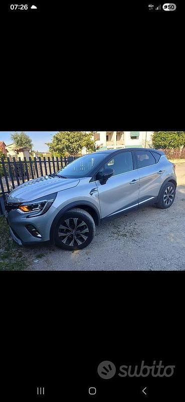 Occasion Renault Captur Techno 101 ch (74 kW) 2024 Gris SUV