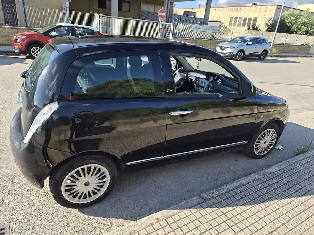 Usata Lancia Ypsilon 60 CV (44 kW) 2011 Utilitaria