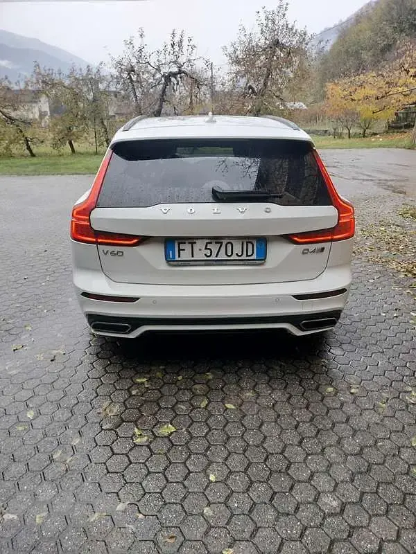 Usata Volvo V60 R-Design 190 CV (139 kW) 2019 Bianco Station wagon