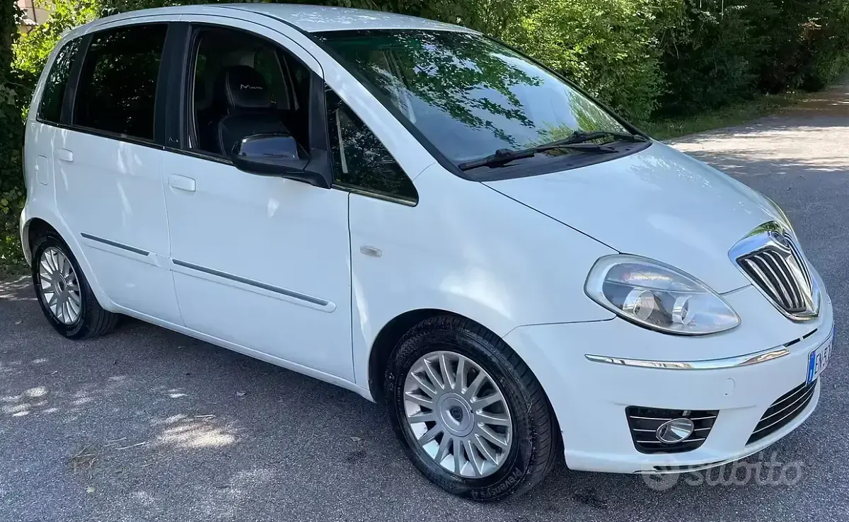 Usata Lancia Musa 95 CV (69 kW) 2012 Bianco Monovolume