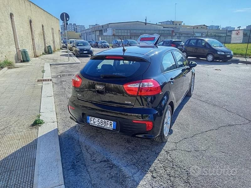 Usata Kia Rio Active 75 CV (55 kW) 2016 Nero Utilitaria