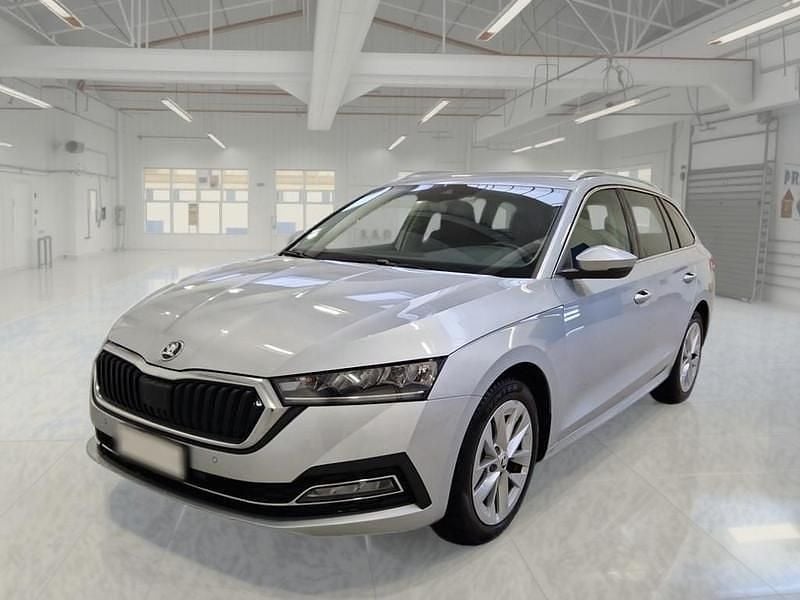 Grigio Usata 2023 Skoda Octavia Style Station wagon | 25.250 € (Buon prezzo) - Immagine 1/4