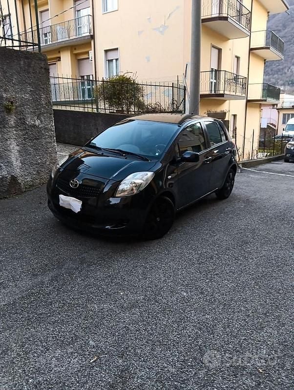 Usata Toyota Yaris Sol 69 CV (50 kW) 2007 Nero Utilitaria