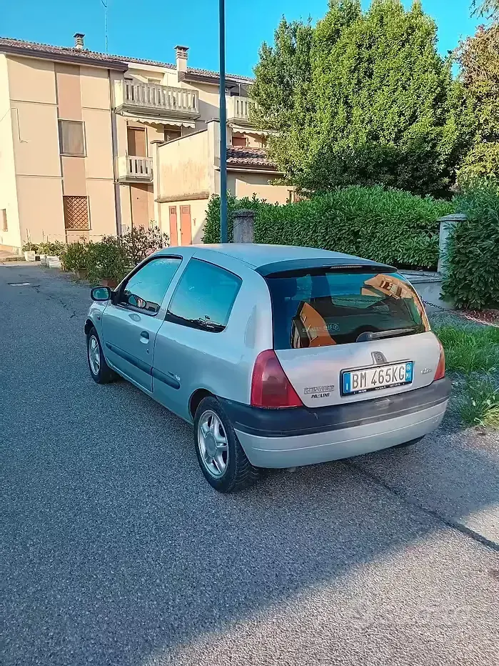 Usata Renault Clio II 80 CV (58 kW) 2000 Berlina