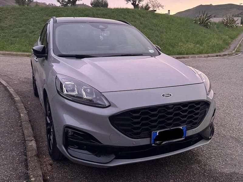 Usata Ford Kuga 152 CV (111 kW) 2023 Grigio SUV