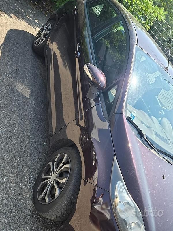 Usata Ford Fiesta 96 CV (70 kW) 2011 Rosso Berlina