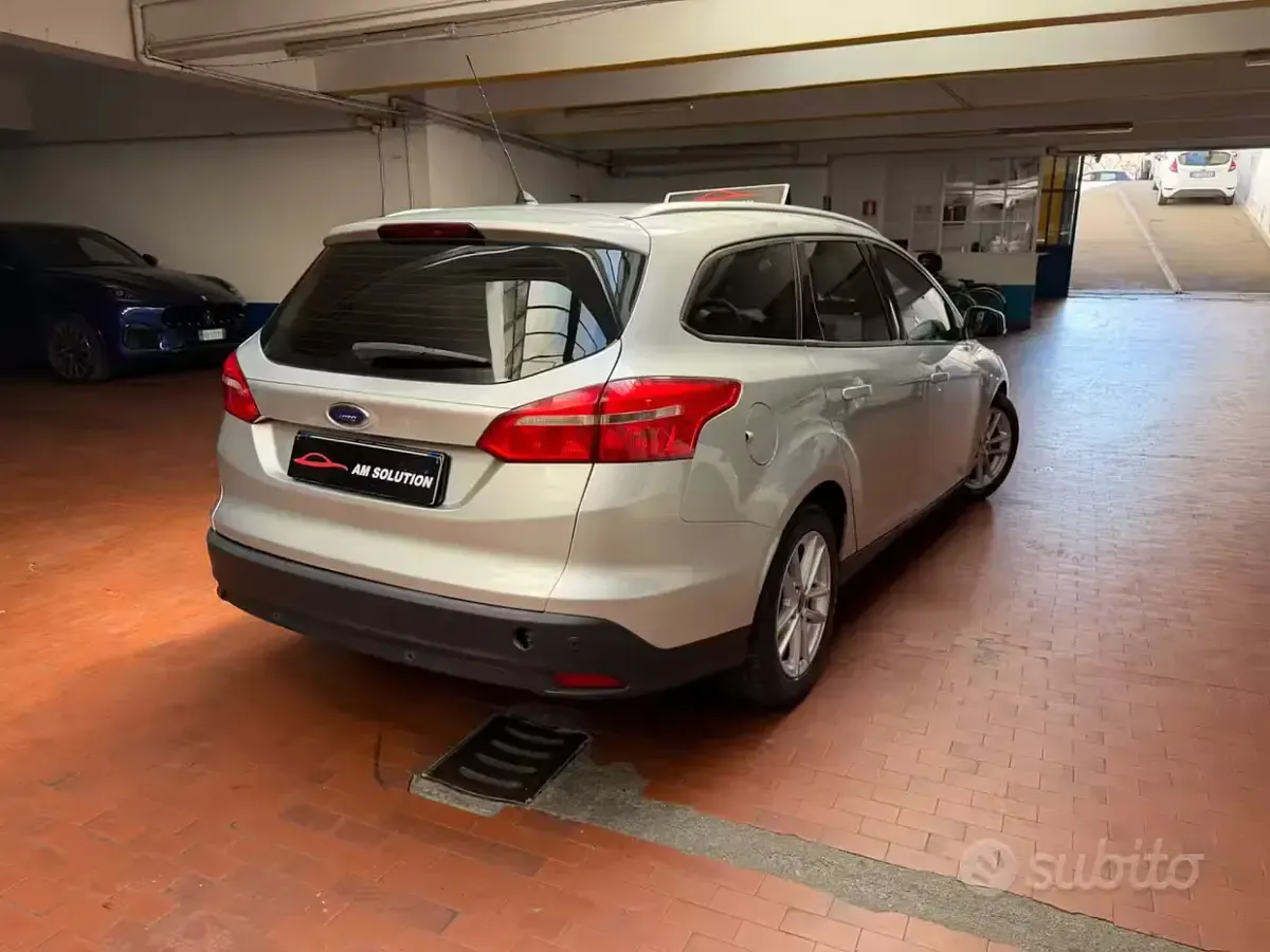 Usata Ford Focus 120 CV (88 kW) 2015 Grigio Berlina