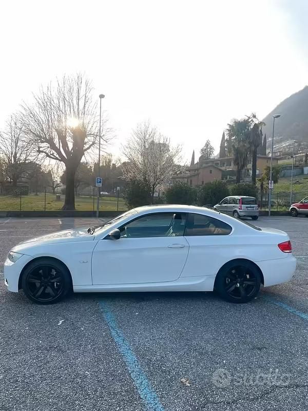 Usata BMW 320 Efficient Dynamics 184 CV (135 kW) 2010 Bianco Coupé