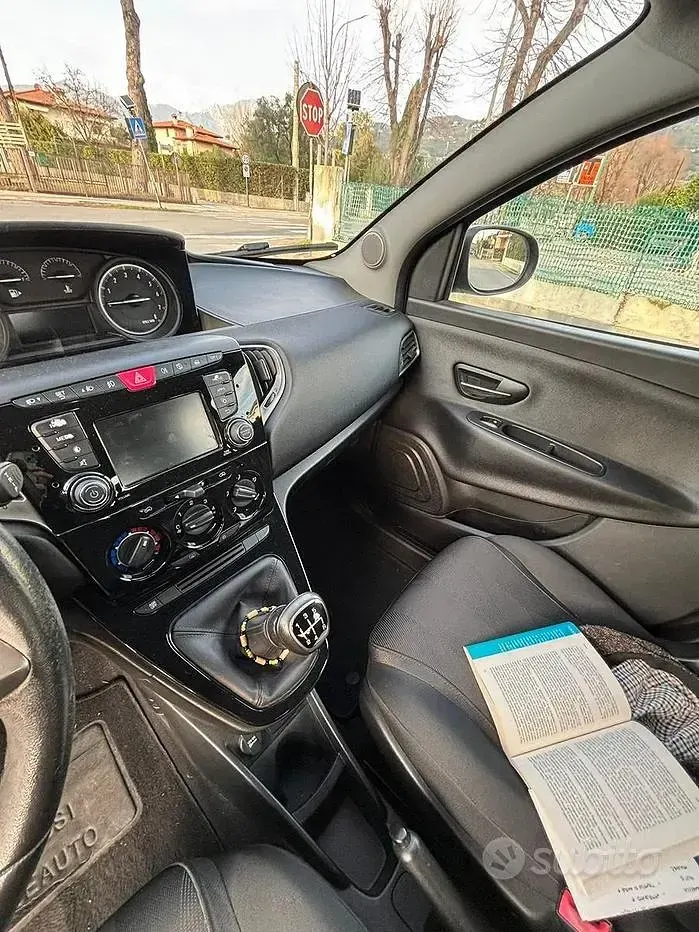 Usata Lancia Ypsilon 60 CV (44 kW) 2020 Verde Utilitaria