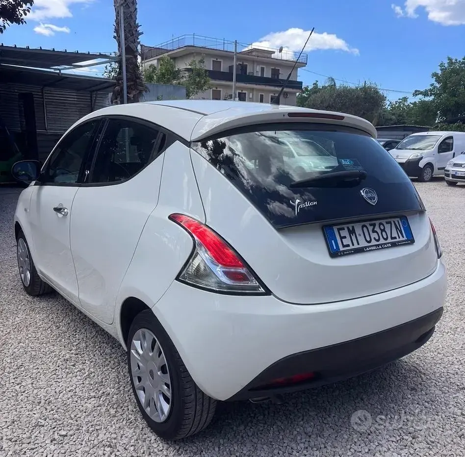 Usata Lancia Ypsilon S 69 CV (50 kW) 2012 Bianco Utilitaria