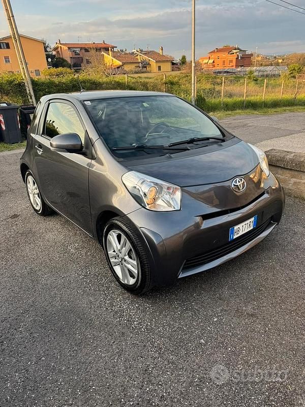 Usata Toyota iQ 98 CV (72 kW) 2015 Grigio Utilitaria