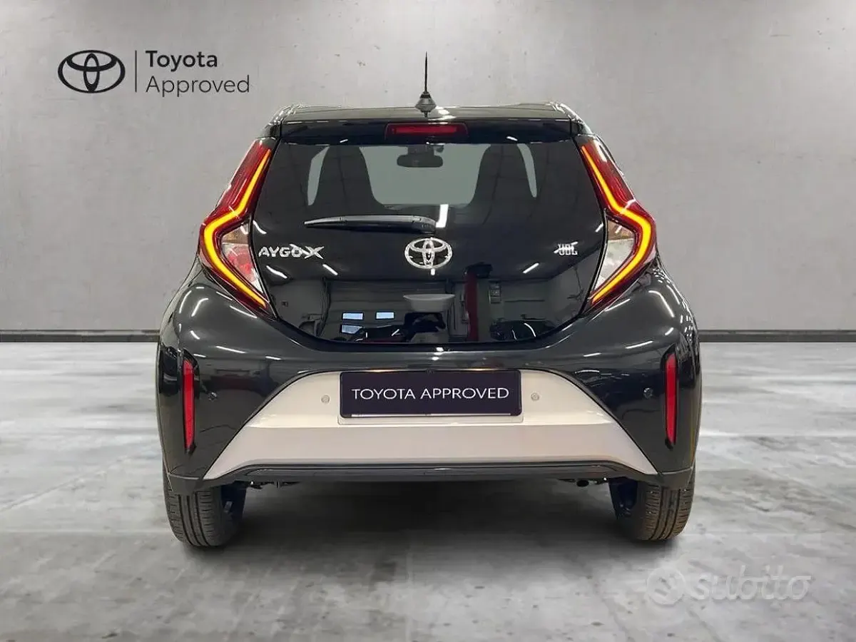 Usata Toyota Aygo X Edition 72 CV (52 kW) 2025 Grigio SUV