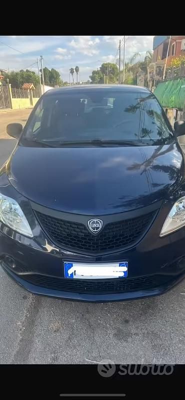 Usata Lancia Ypsilon 69 CV (50 kW) 2018 Blu Utilitaria
