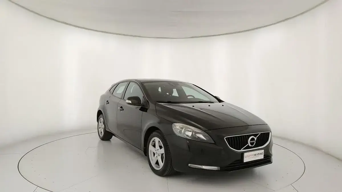 Usata Volvo V40 Business Edition 120 CV (88 kW) 2018 Nero Berlina