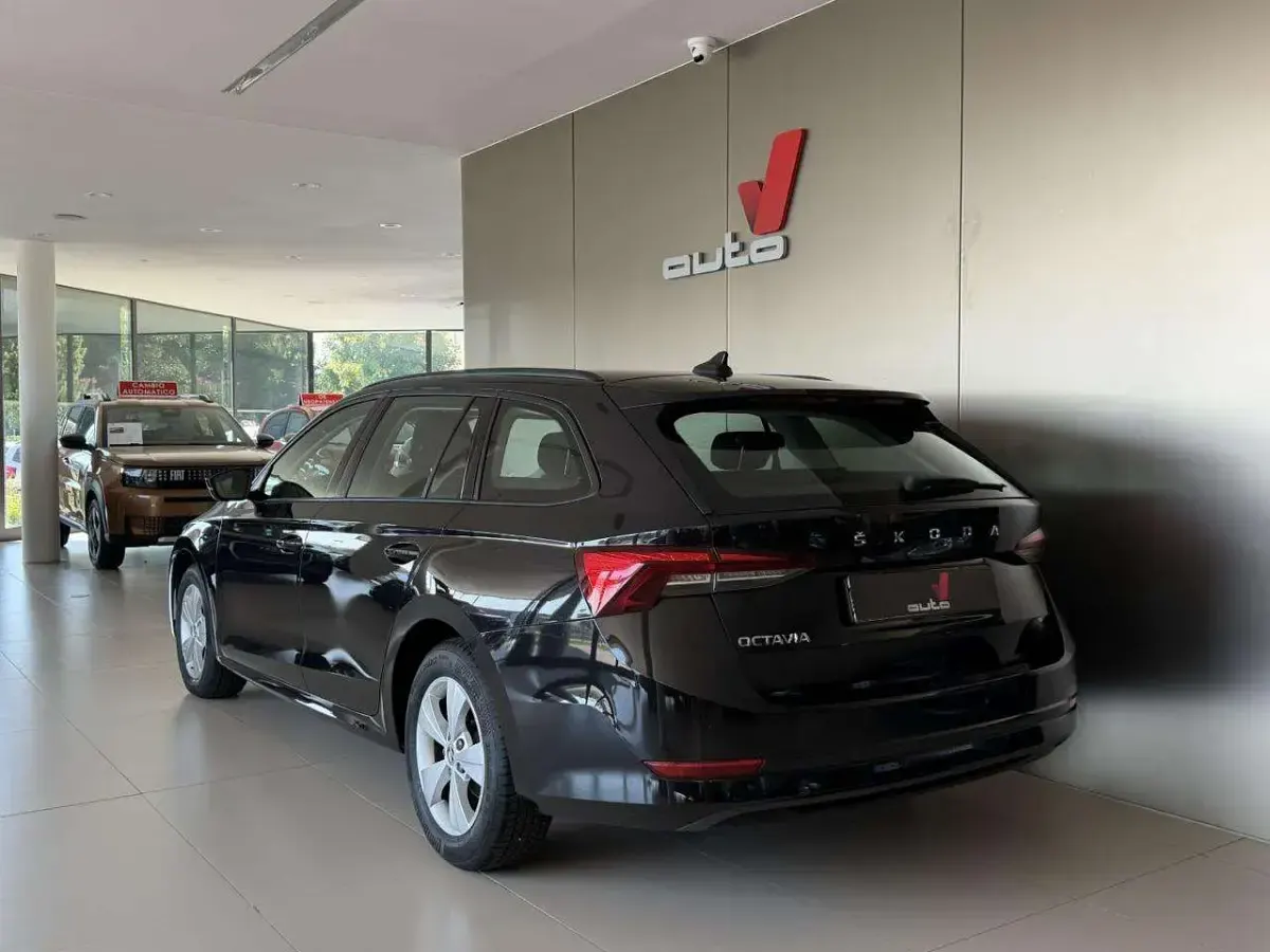 Usata Skoda Octavia Executive 150 CV (110 kW) 2022 Nero Station wagon