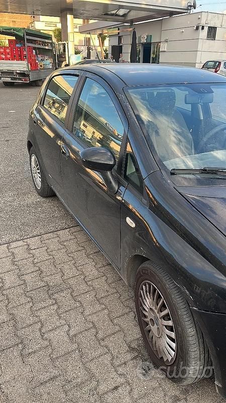 Usata Fiat Grande Punto 90 CV (66 kW) 2007 Nero Utilitaria