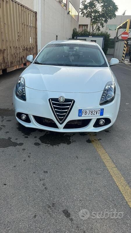 Usata Alfa Romeo Giulietta Exclusive 120 CV (88 kW) 2016 Bianco Utilitaria