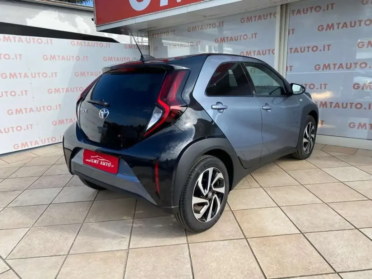Usata Toyota Aygo X Trend 72 CV (52 kW) 2022 Grigio SUV