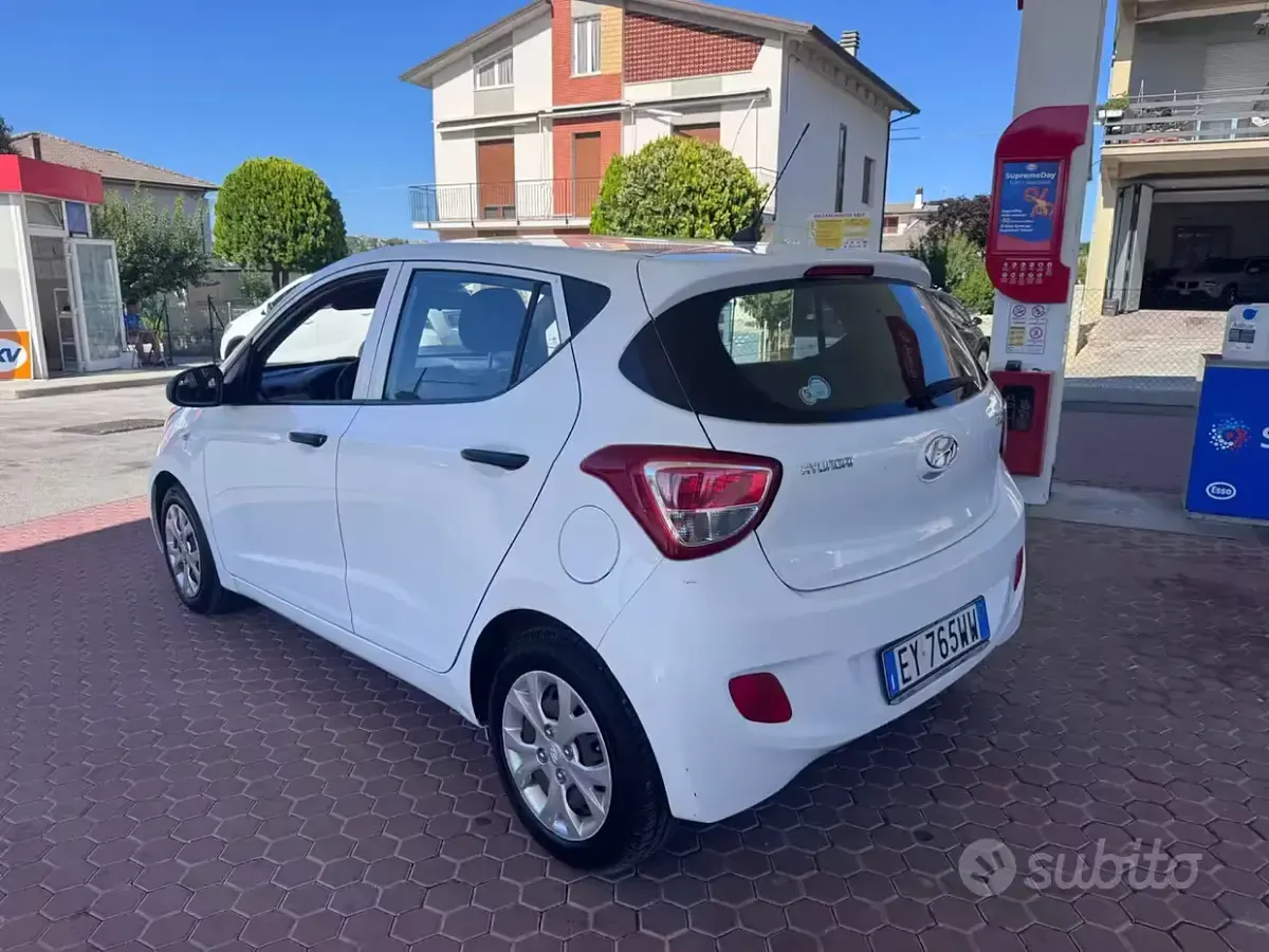 Usata Hyundai i10 Comfort 66 CV (48 kW) 2015 Bianco Utilitaria