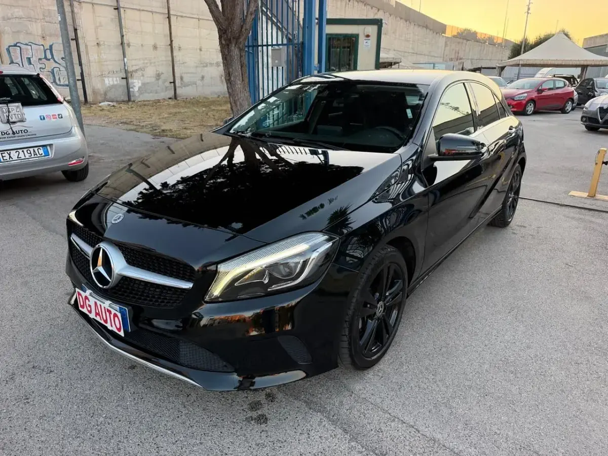 Usata Mercedes A180 Premium 109 CV (80 kW) 2018 Nero Berlina