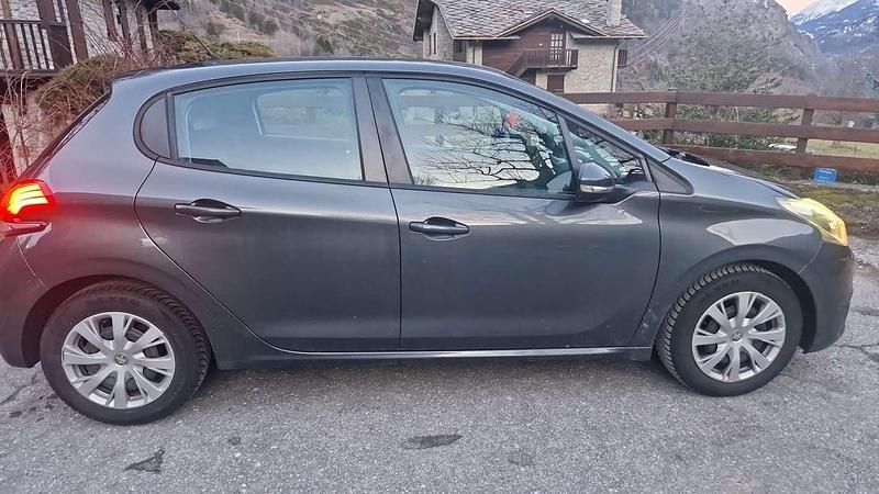Usata Peugeot 208 Active 82 CV (60 kW) 2016 Utilitaria