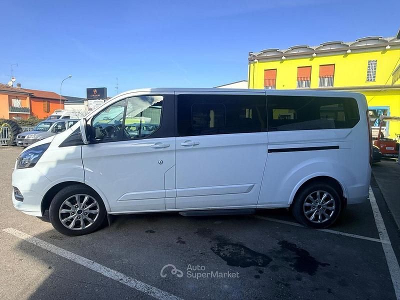Usata Ford Tourneo 131 CV (96 kW) 2019 Bianco Monovolume