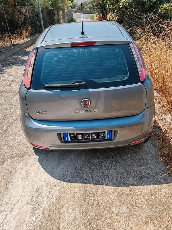 Usata Fiat Punto 77 CV (56 kW) 2014 Grigio Utilitaria
