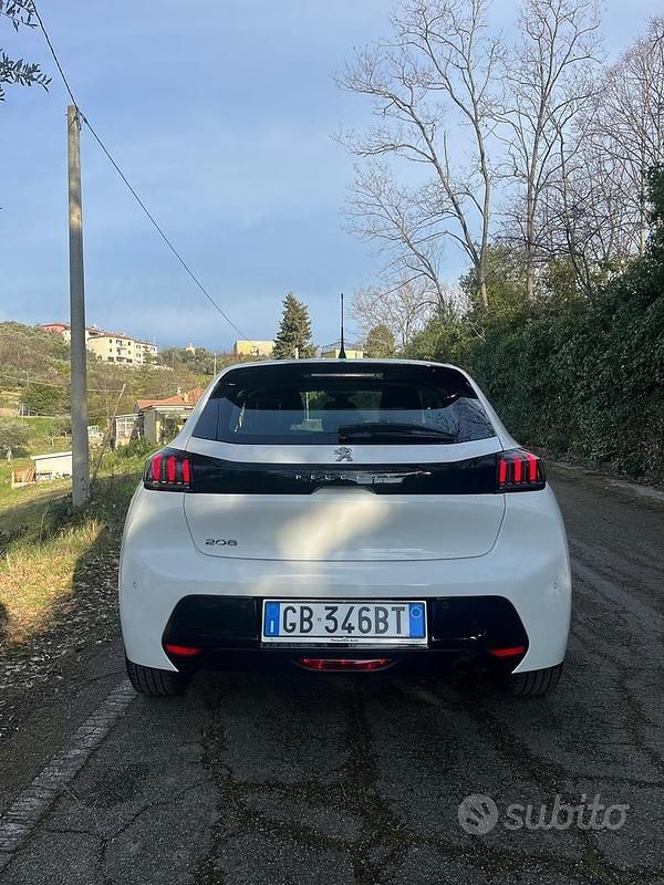 Usata Peugeot 208 Allure 101 CV (74 kW) 2020 Bianco Utilitaria