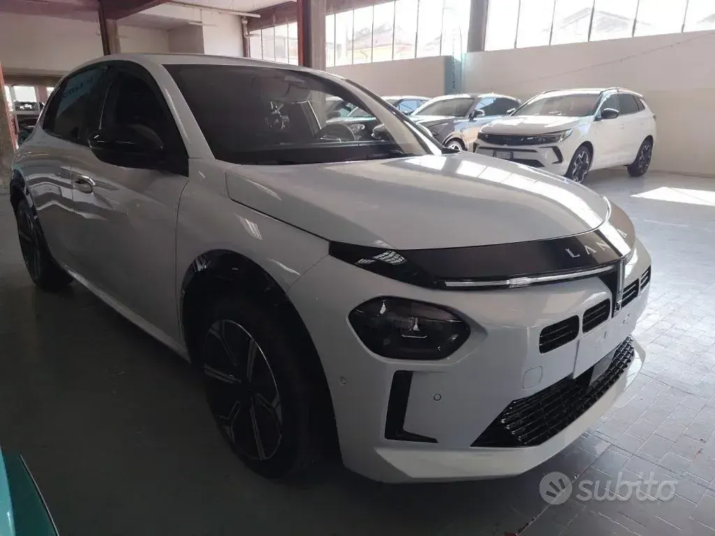 Nuova Lancia Ypsilon 101 CV (74 kW) 2025 Bianco Utilitaria