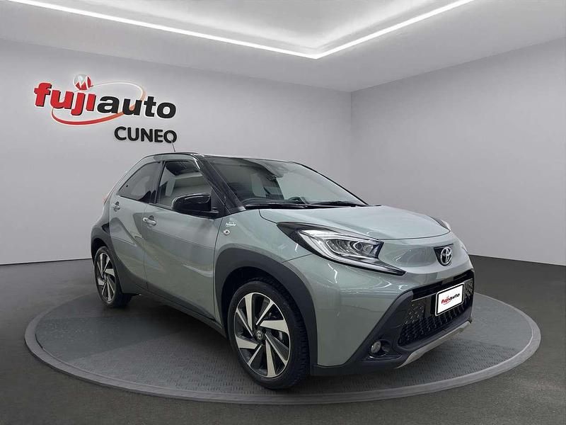 Begagnad Toyota Aygo X Lounge 72 HK (52 kW) 2024 Svart SUV
