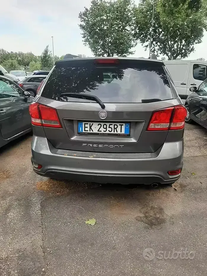 Usata Fiat Freemont 170 CV (125 kW) 2011 Grigio SUV