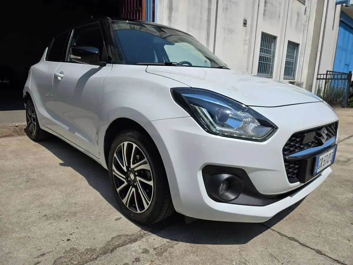 Usata Suzuki Swift 83 CV (61 kW) 2023 Bianco perla Utilitaria