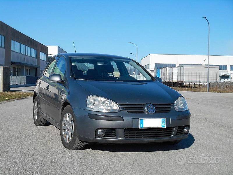 Usata VW Golf IV 105 CV (77 kW) 2005 Grigio Berlina