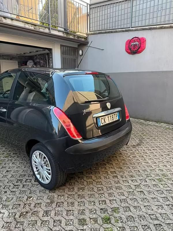 Usata Lancia Ypsilon 80 CV (58 kW) 2003 Nero Utilitaria